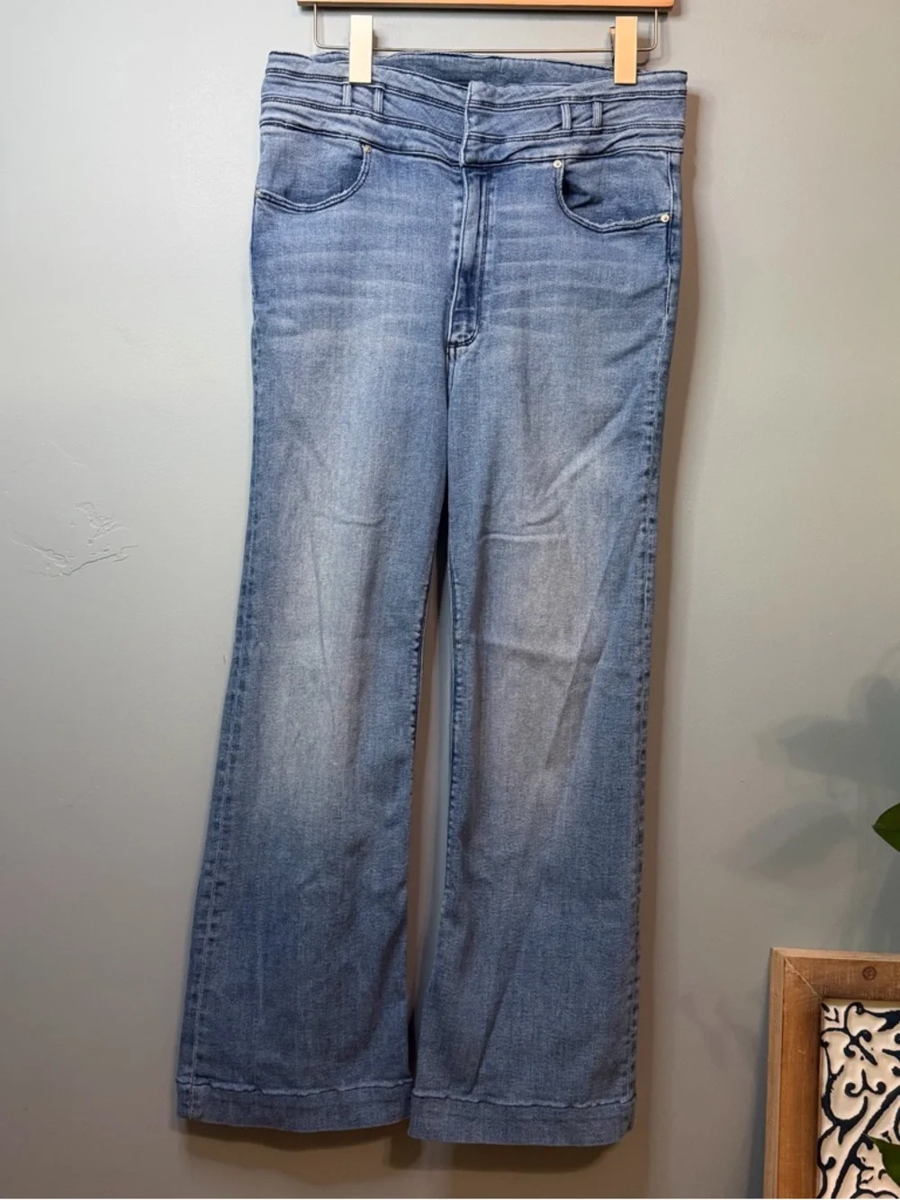 Black Orchid Los Angeles Olivia High Rise Wide Leg Jeans in Keeper.  30 X 28